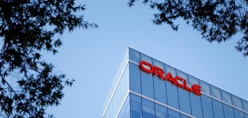 По мере усиления конкуренции доходы Oracle от облачных вычислений пропускаются